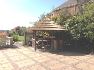 LAVORAZIONI 33 Gazebo in Canna Africana completo di panche